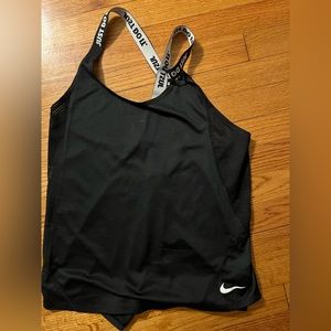 Nike tank top brand new size L